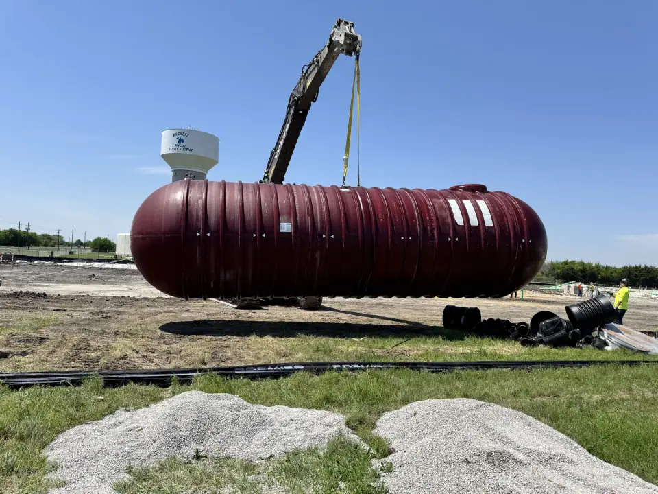 Fiberglass tank lifted on site in Red Oak, Texas