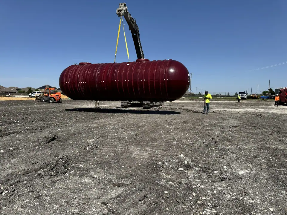 Tank lifted toward the excavation