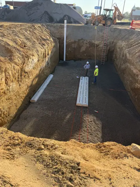 Crew preparing the bedding in the tank pit